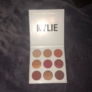 Kylie cosmetics burgundy pallet